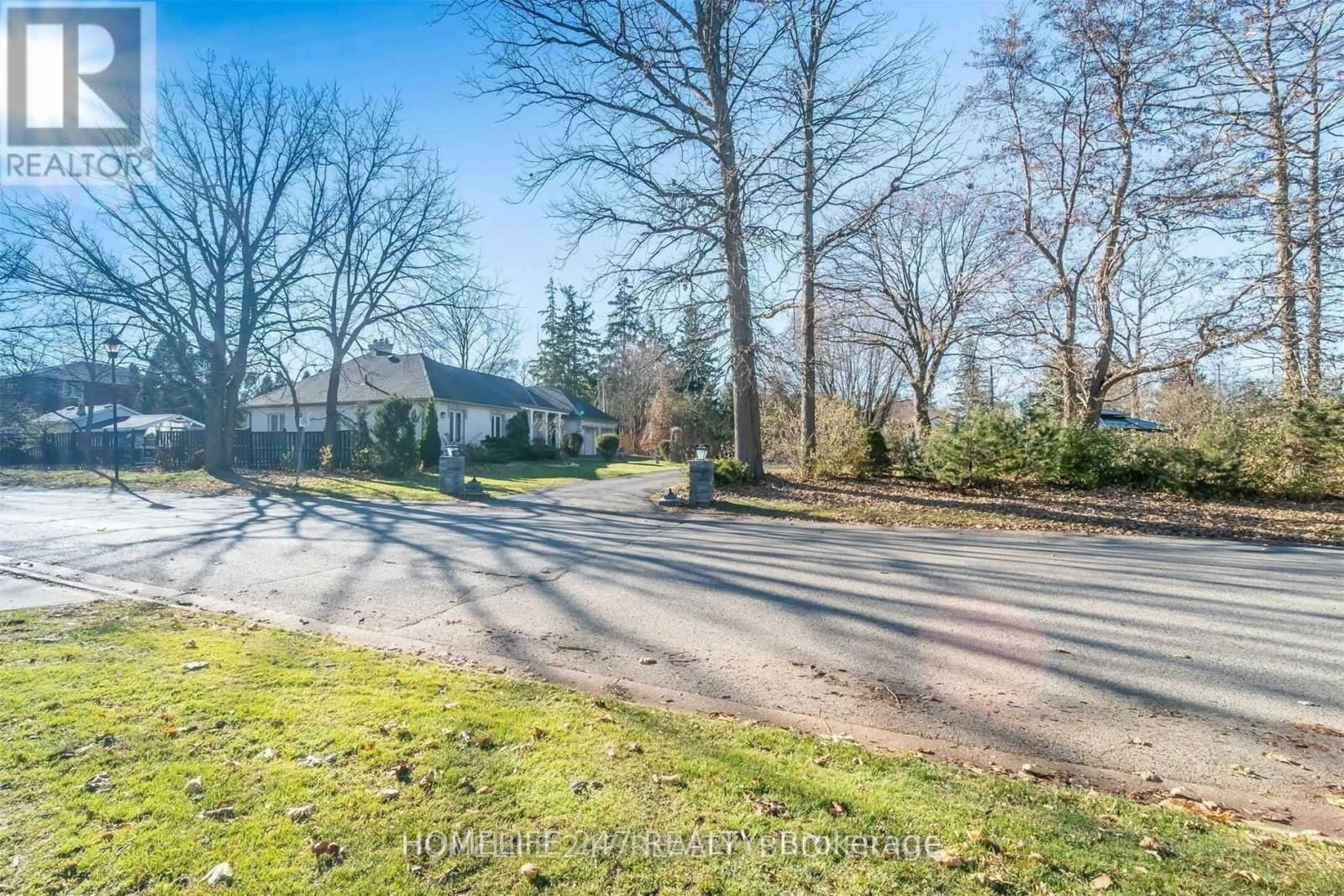 137 COMMISSIONERS ROAD EAST Image 3
