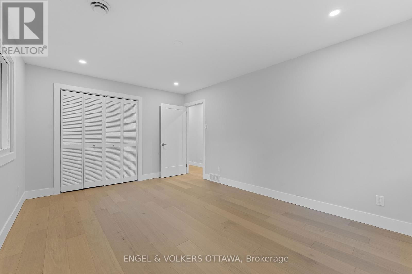 2326 STONEY LANE Image 24