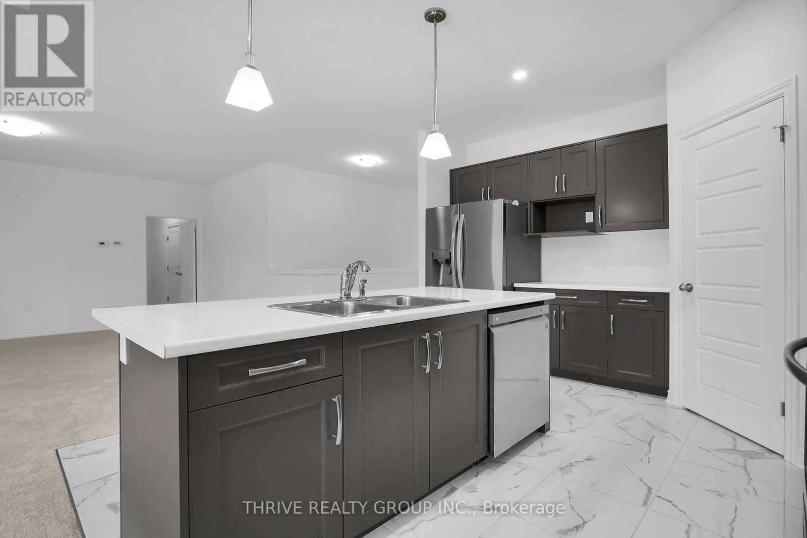 29 - 1080 UPPERPOINT AVENUE Image 10