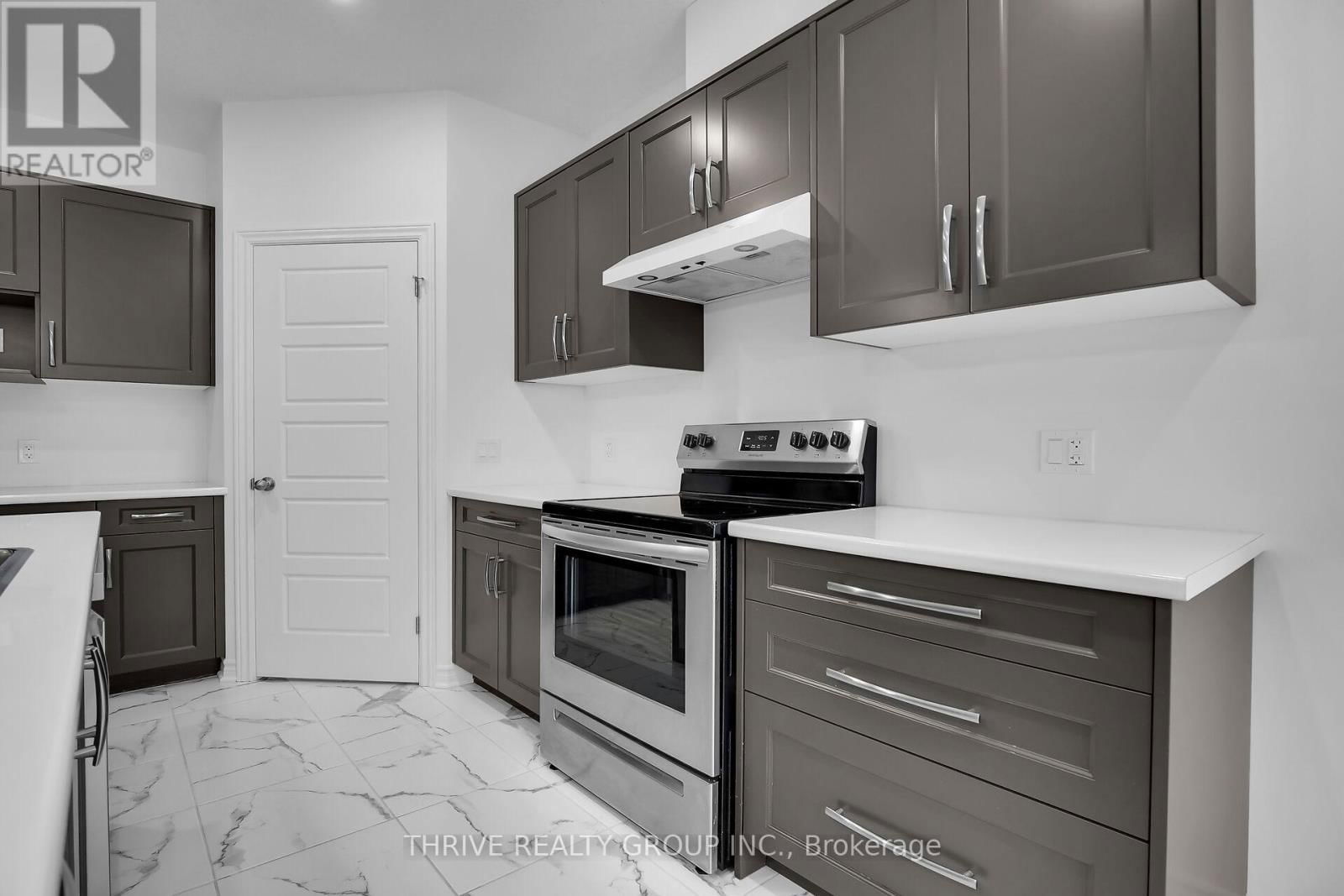 29 - 1080 UPPERPOINT AVENUE Image 11