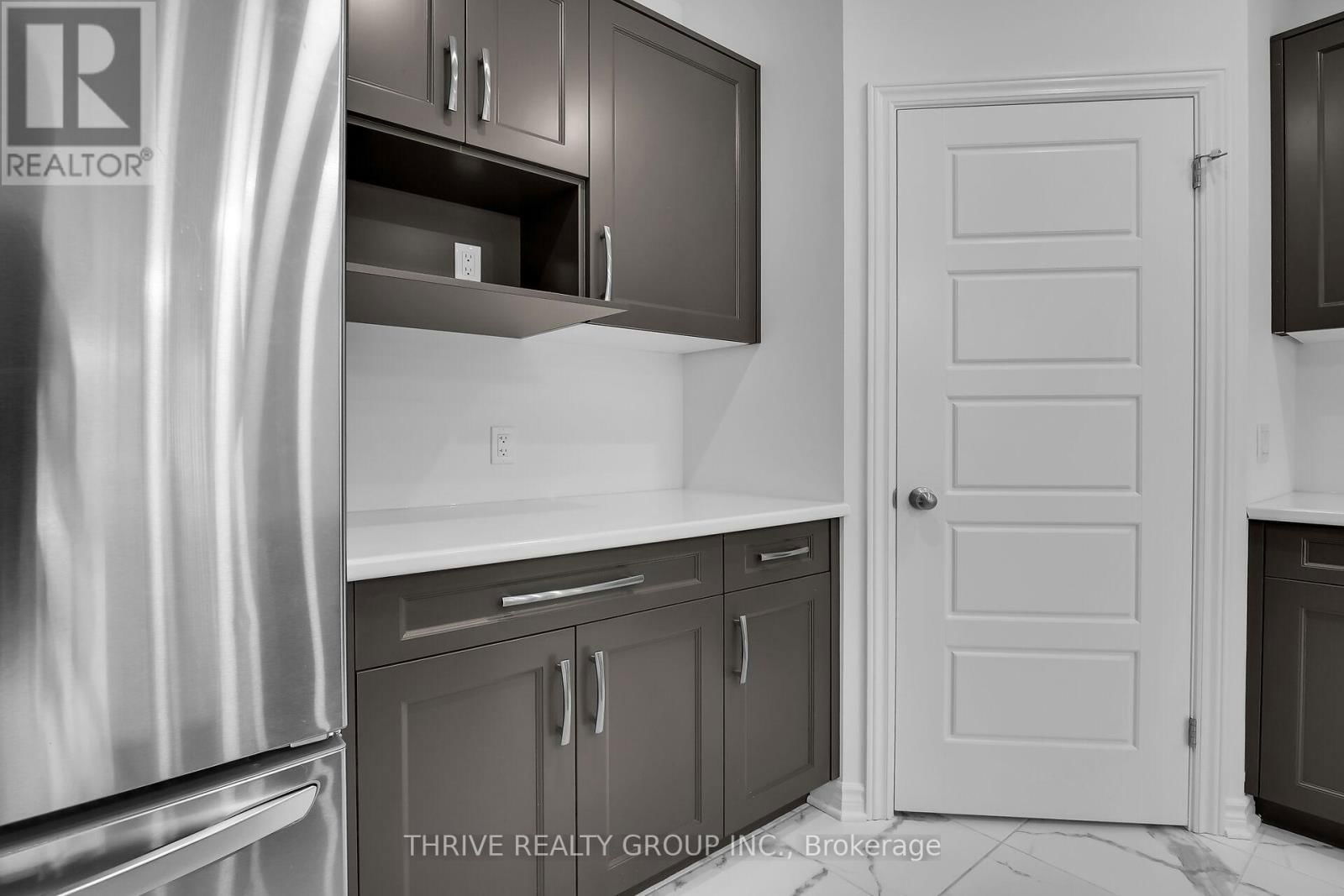 29 - 1080 UPPERPOINT AVENUE Image 12