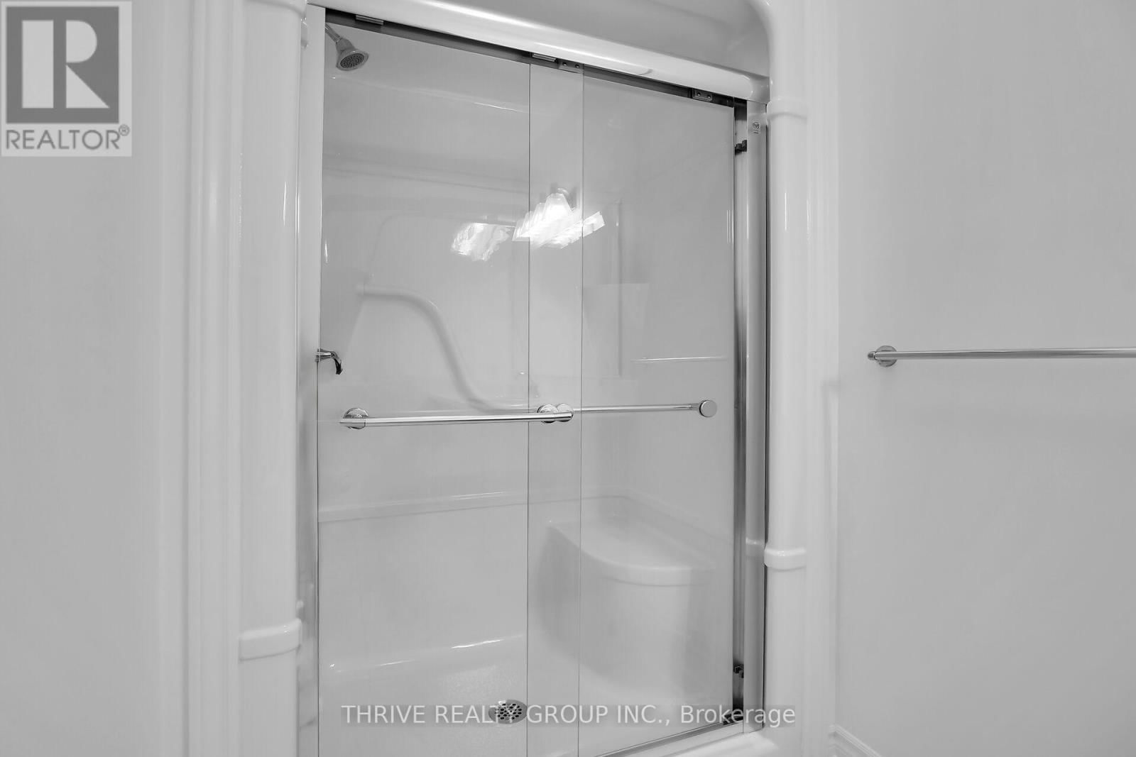 29 - 1080 UPPERPOINT AVENUE Image 25