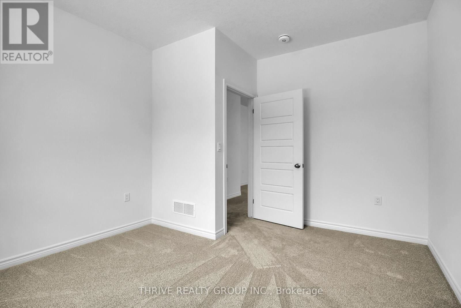29 - 1080 UPPERPOINT AVENUE Image 27