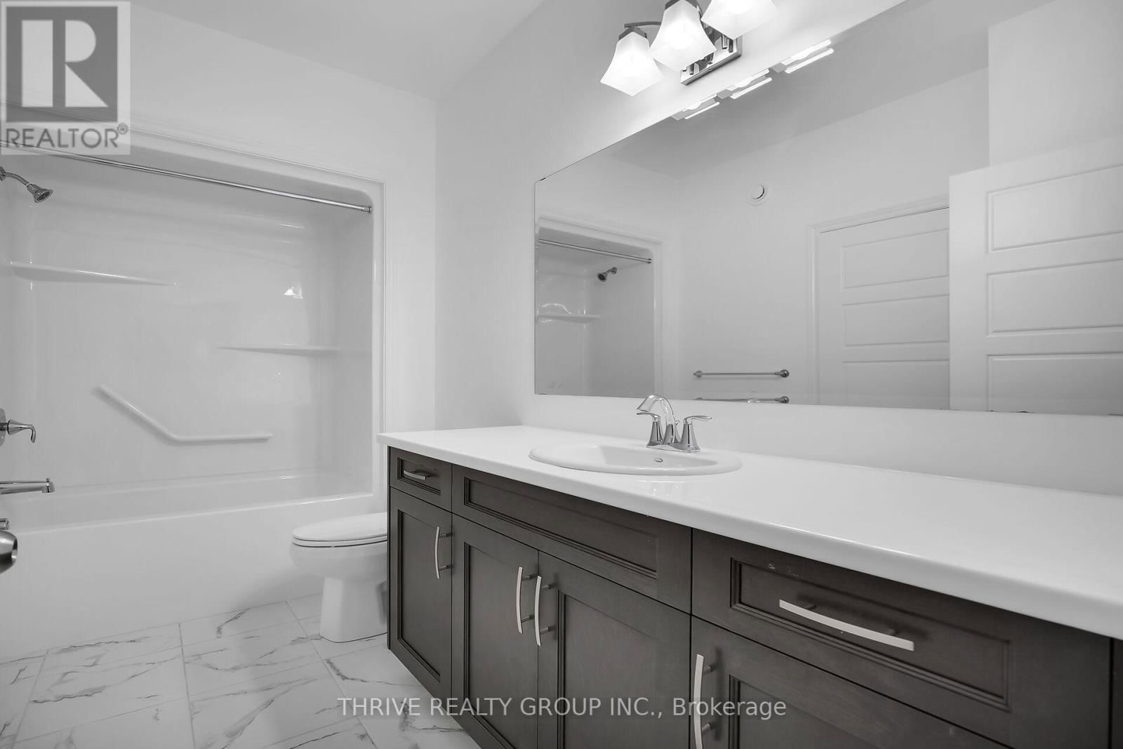 29 - 1080 UPPERPOINT AVENUE Image 30