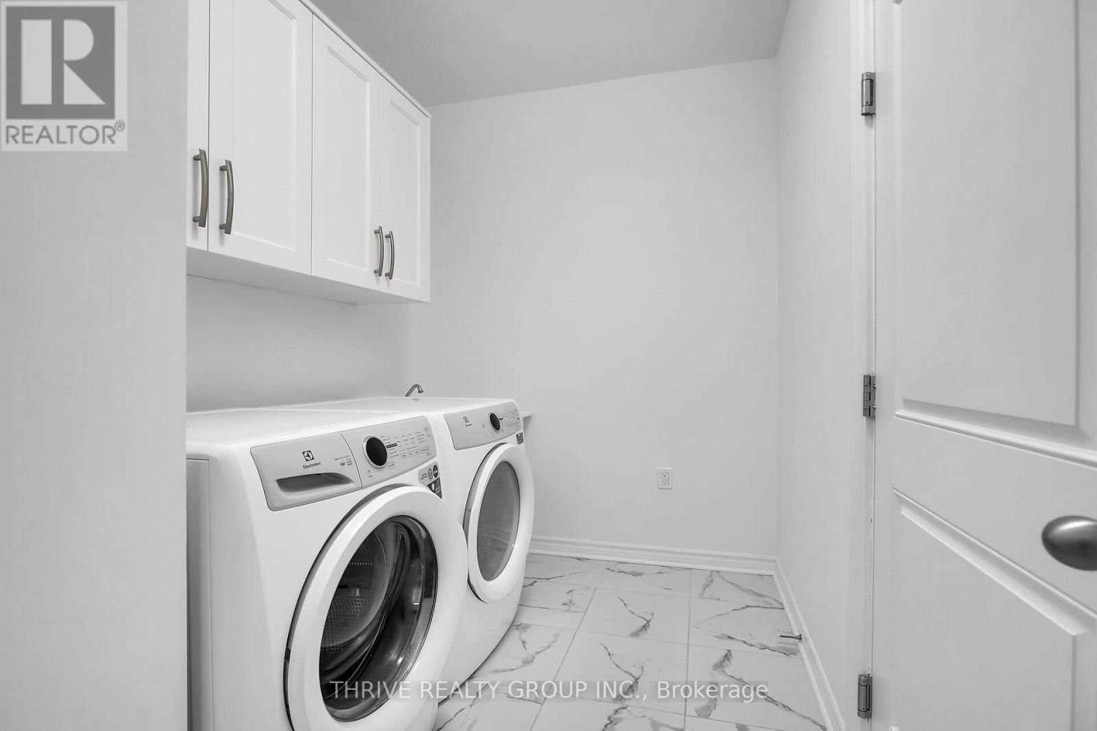 29 - 1080 UPPERPOINT AVENUE Image 31