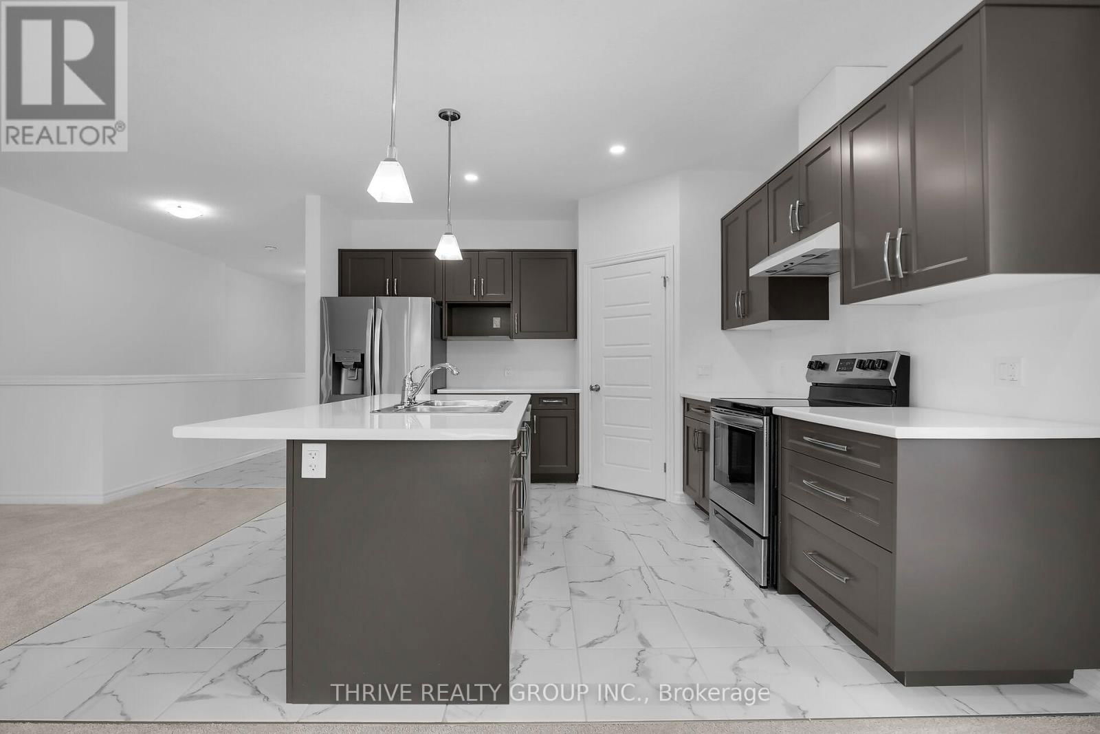 29 - 1080 UPPERPOINT AVENUE Image 8