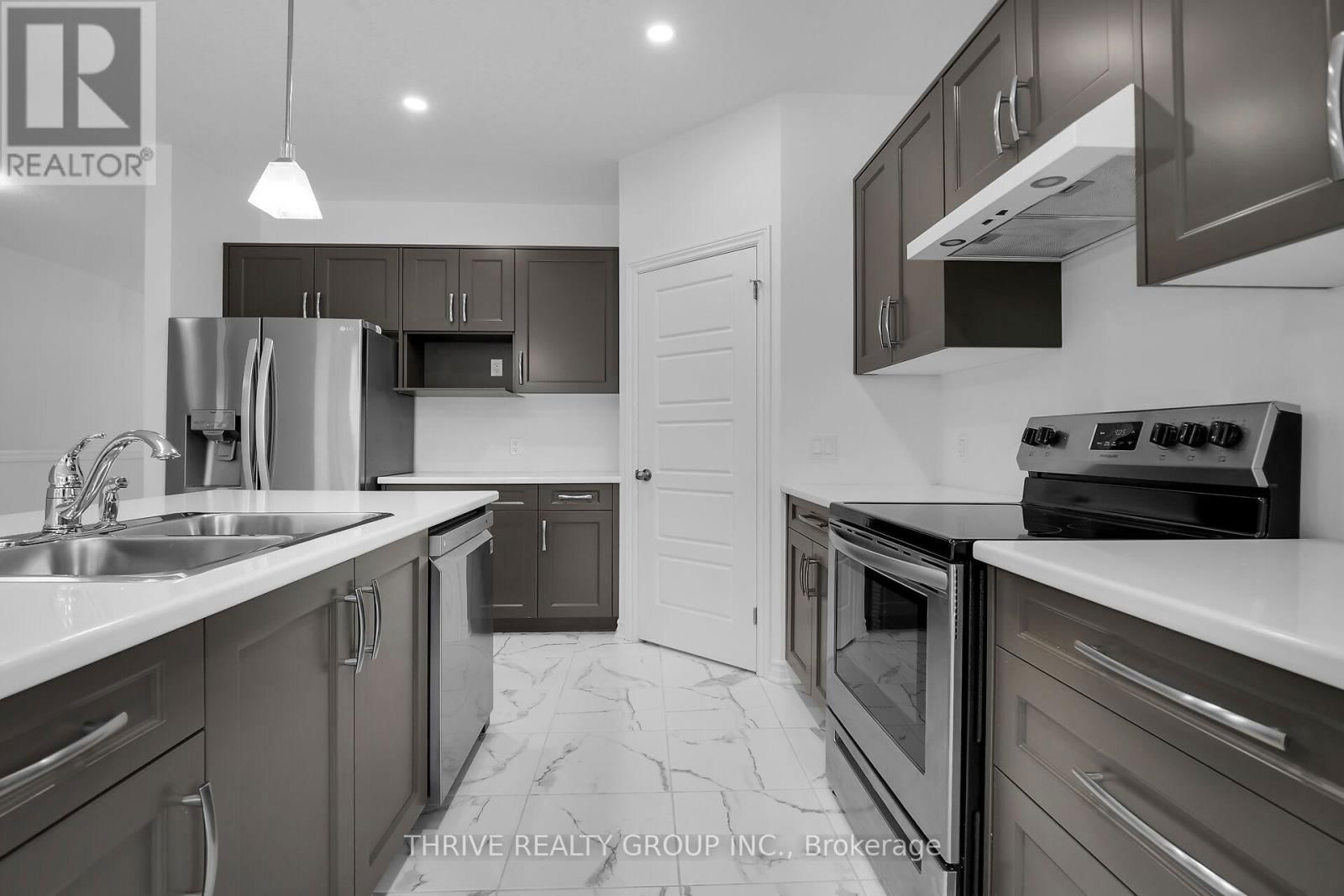 29 - 1080 UPPERPOINT AVENUE Image 9