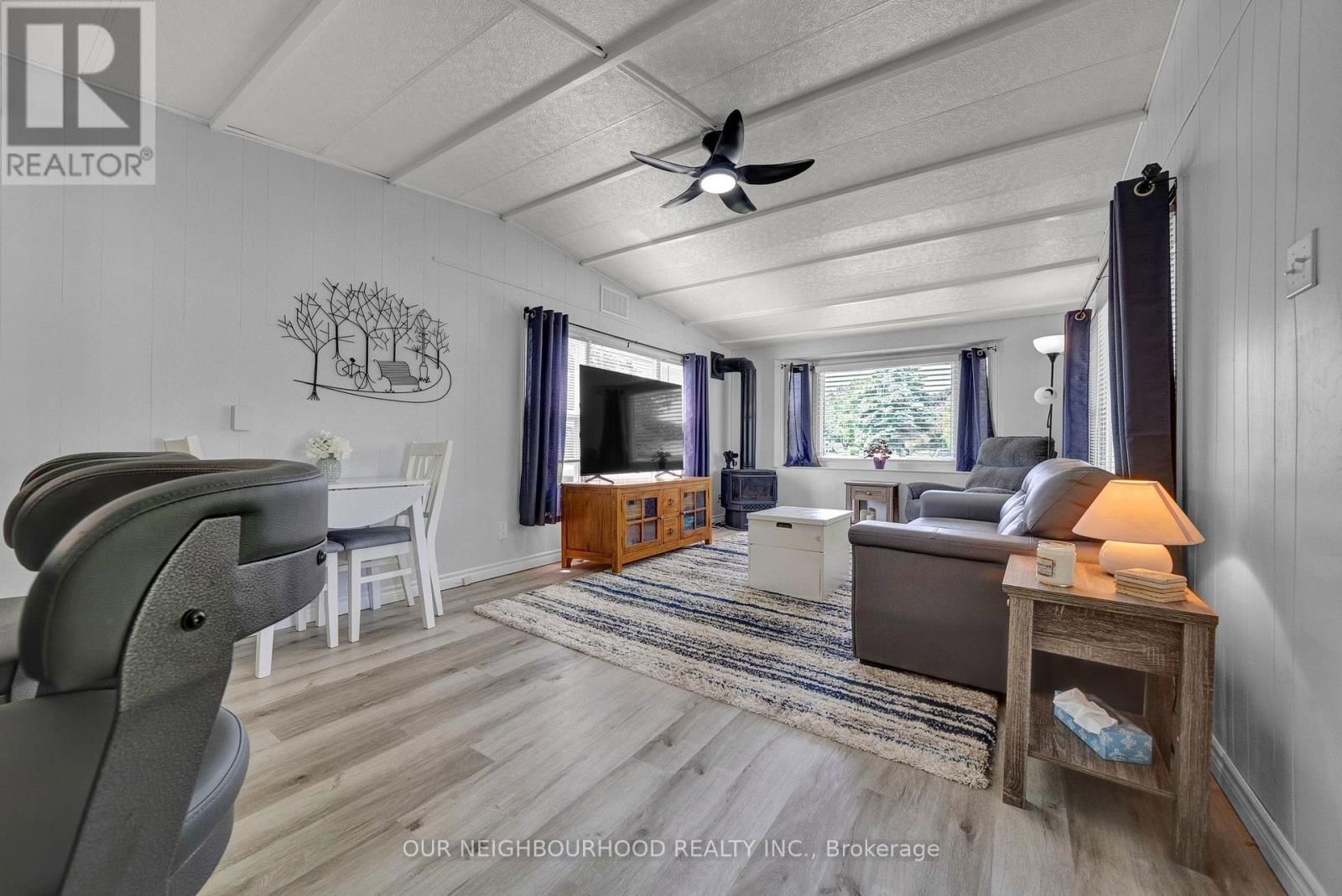 29 HILLVIEW DRIVE Image 16