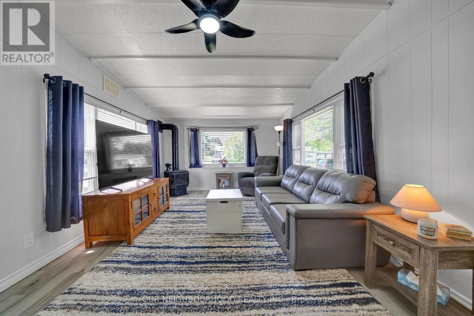 29 HILLVIEW DRIVE Image 17