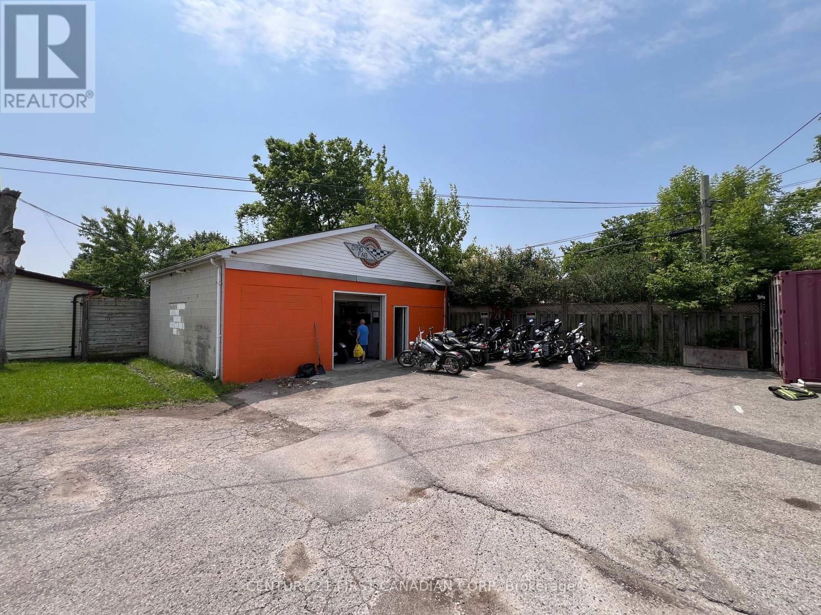 745 & 749 HAMILTON ROAD Image 11