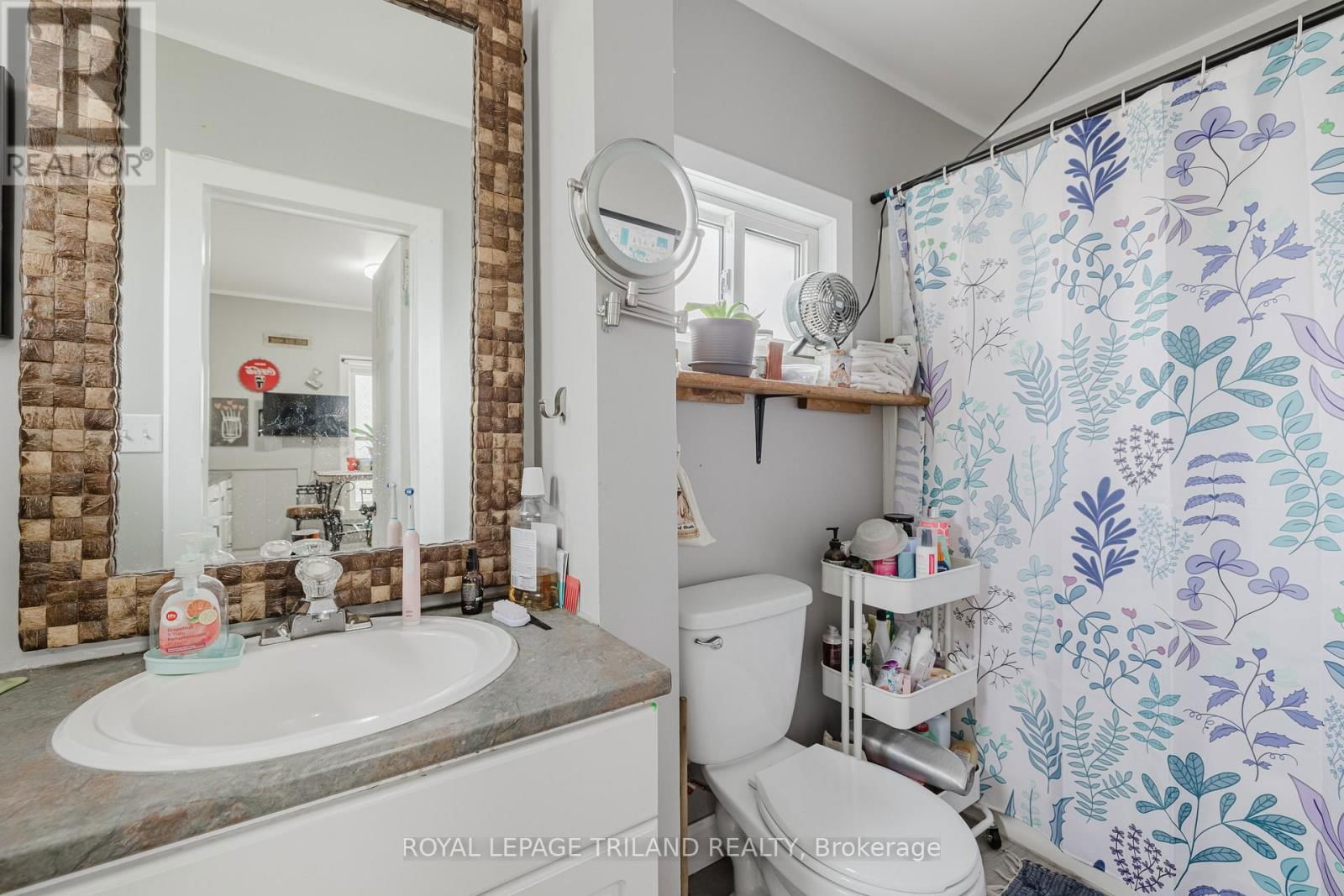 245 SYDENHAM STREET EAST Image 12