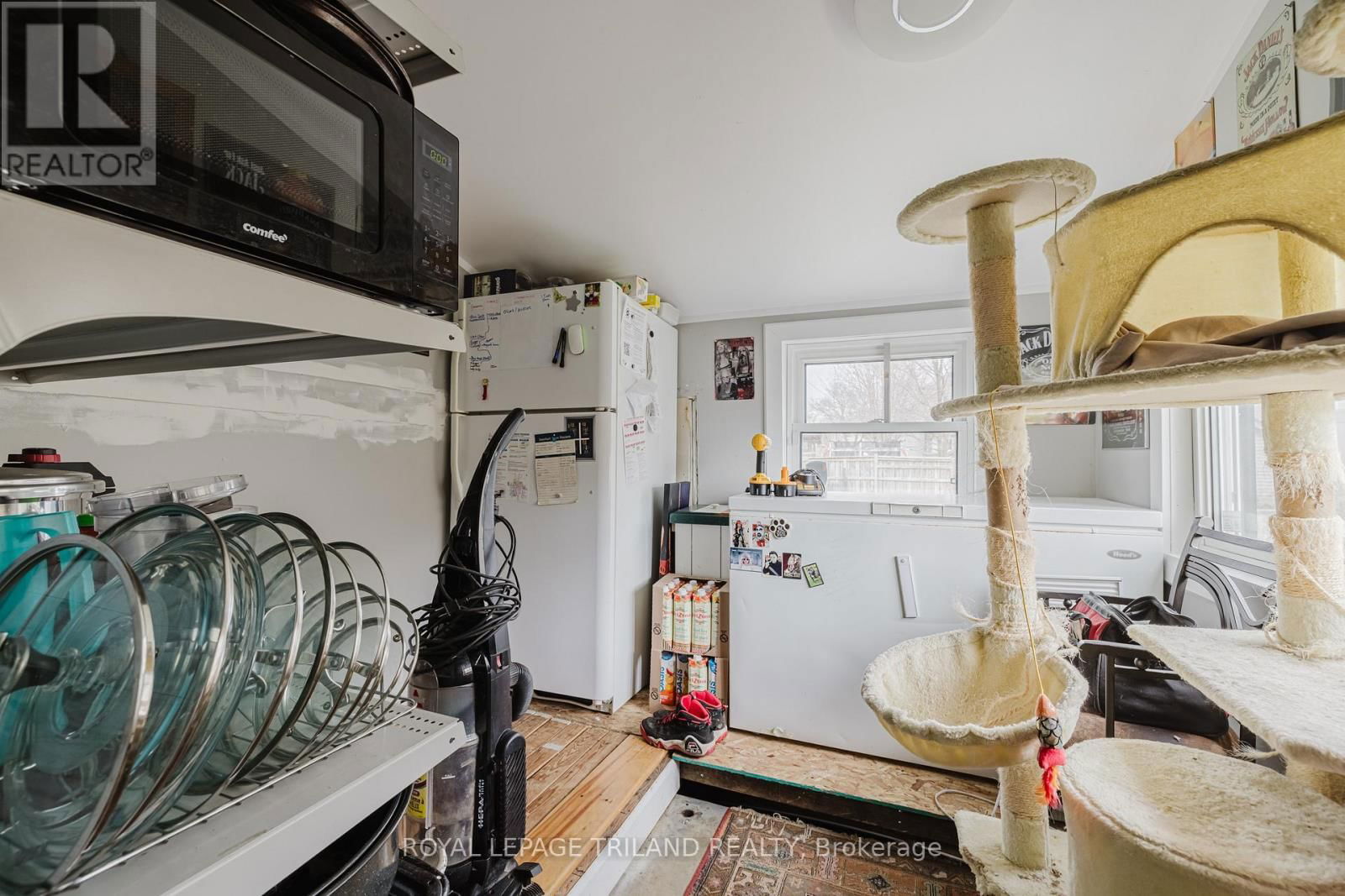 245 SYDENHAM STREET EAST Image 13