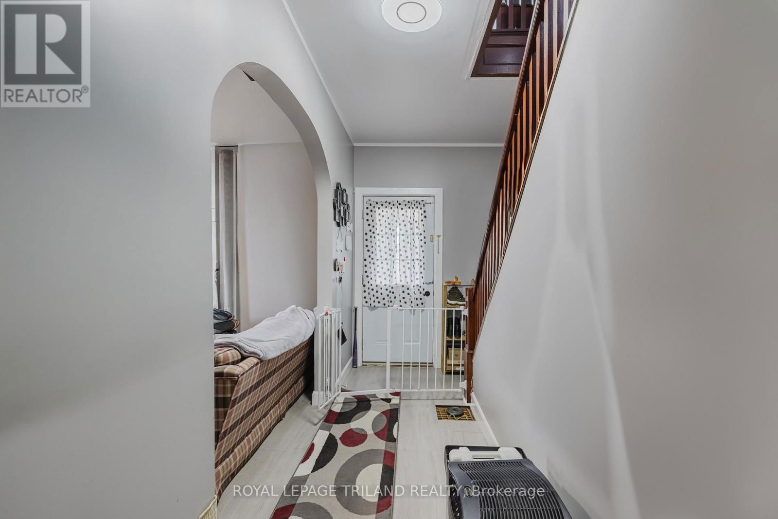 245 SYDENHAM STREET EAST Image 4