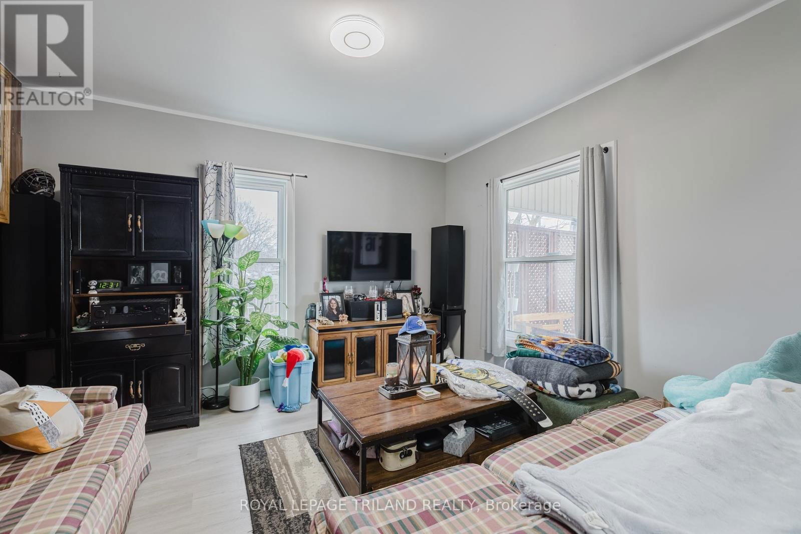 245 SYDENHAM STREET EAST Image 6