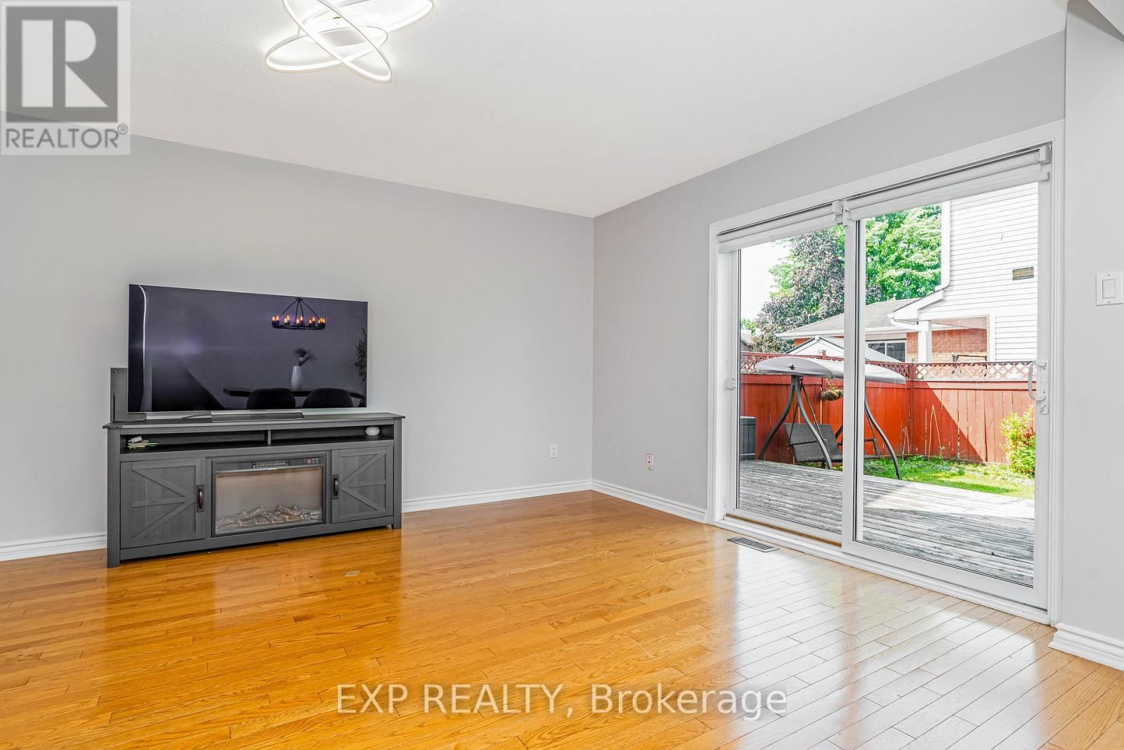 50 SADDLE CRESCENT Image 11