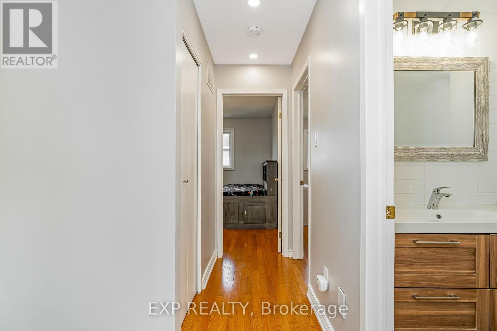 50 SADDLE CRESCENT Image 30