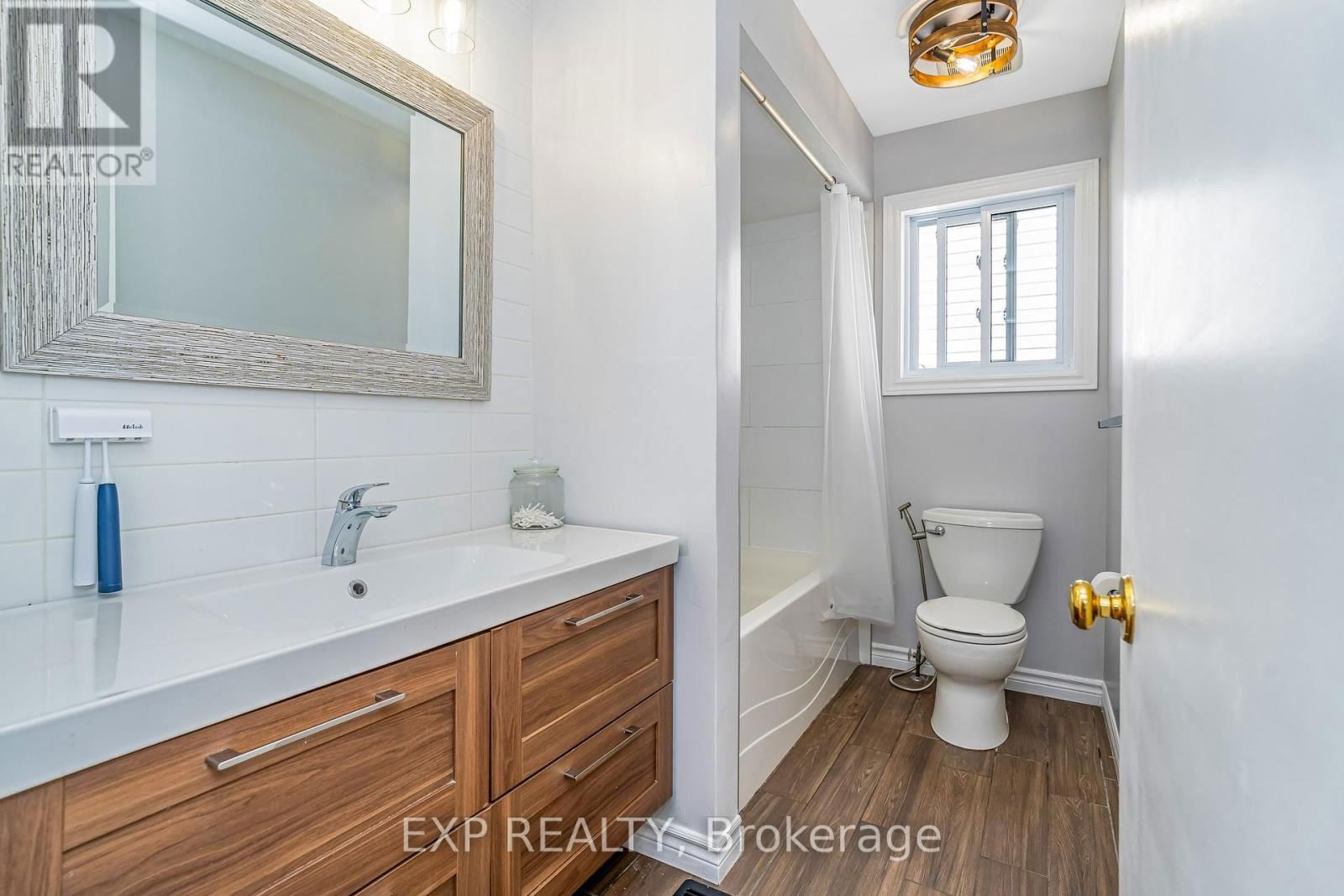 50 SADDLE CRESCENT Image 31