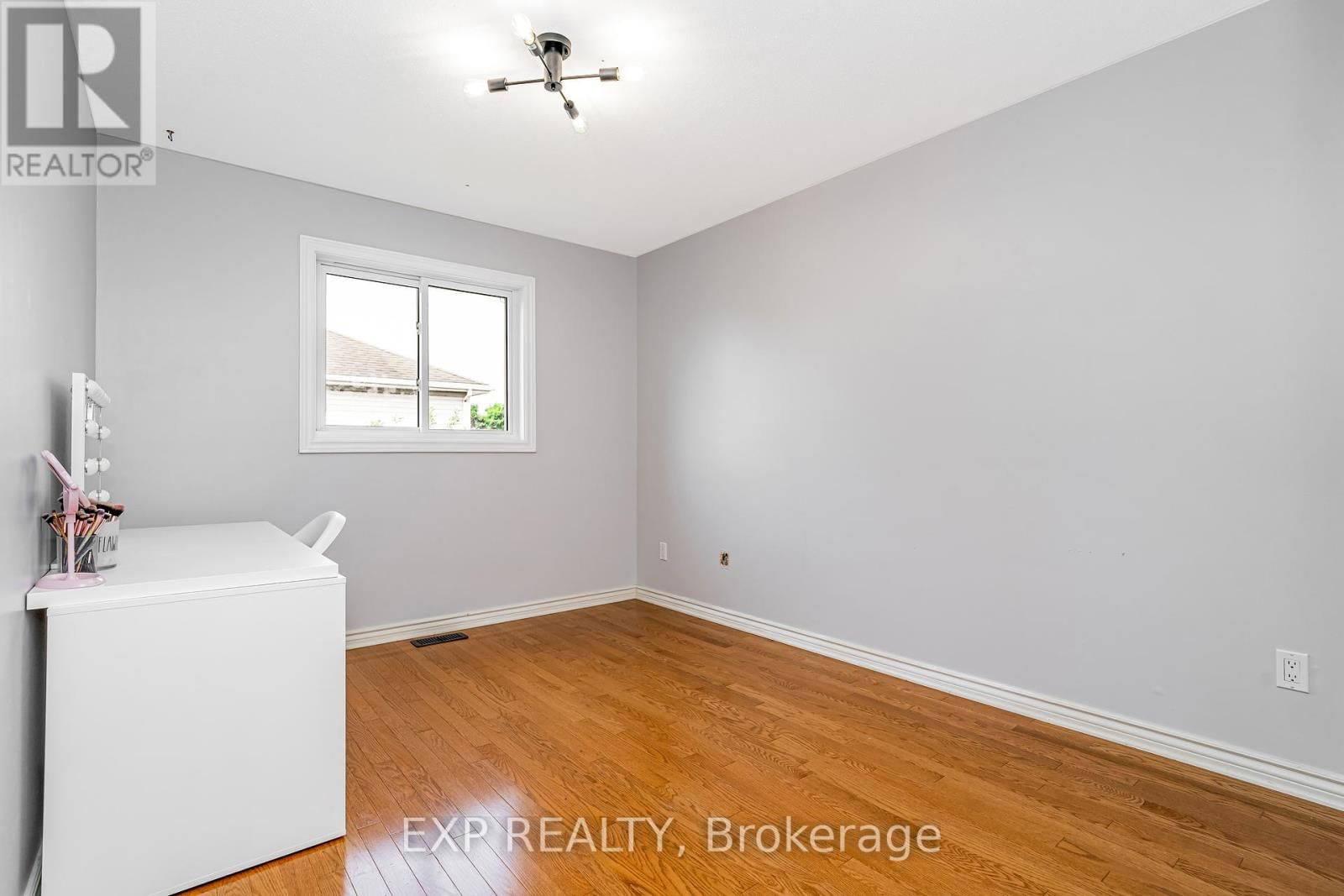 50 SADDLE CRESCENT Image 34