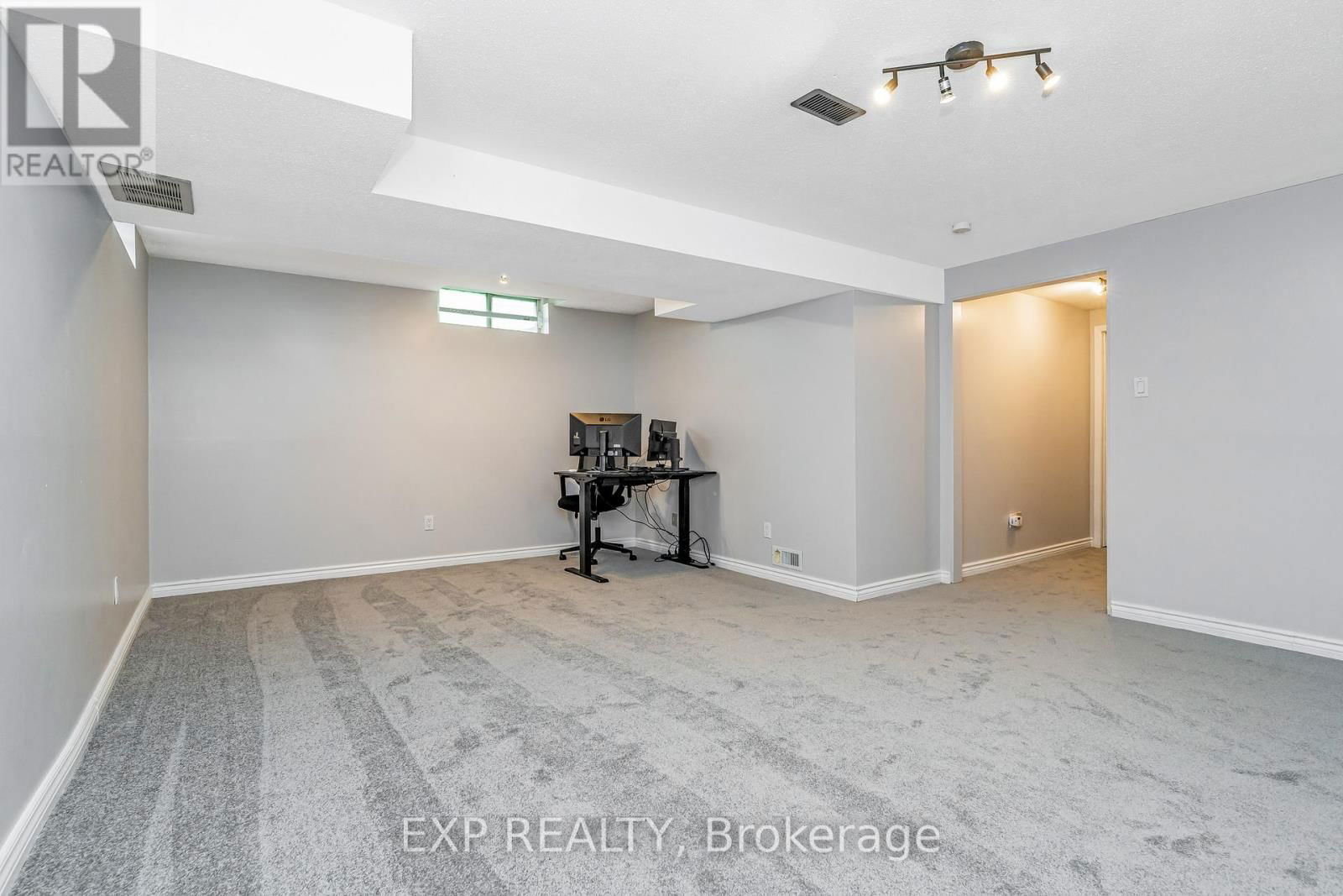 50 SADDLE CRESCENT Image 38