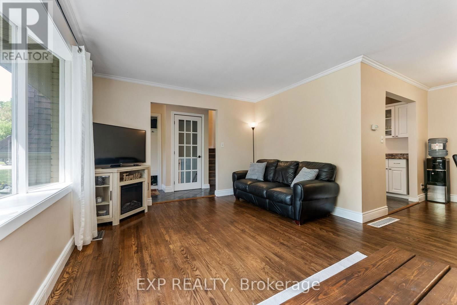 512 WHITES ROAD Image 10