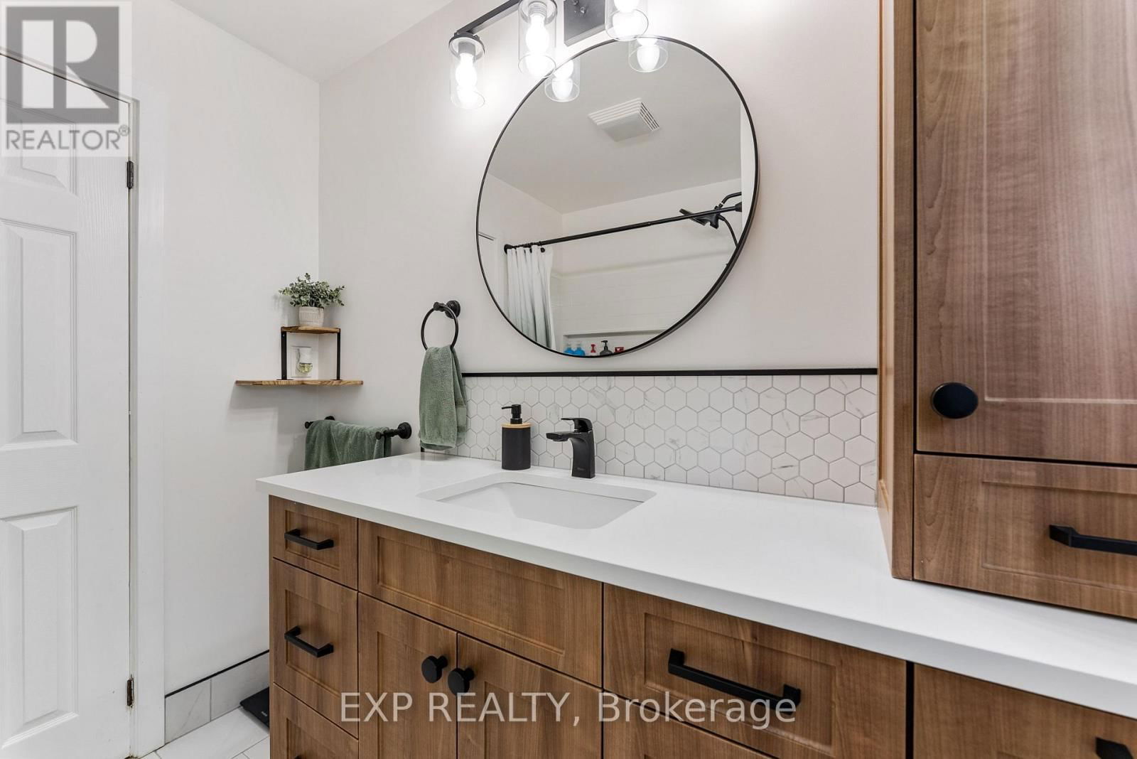 512 WHITES ROAD Image 23