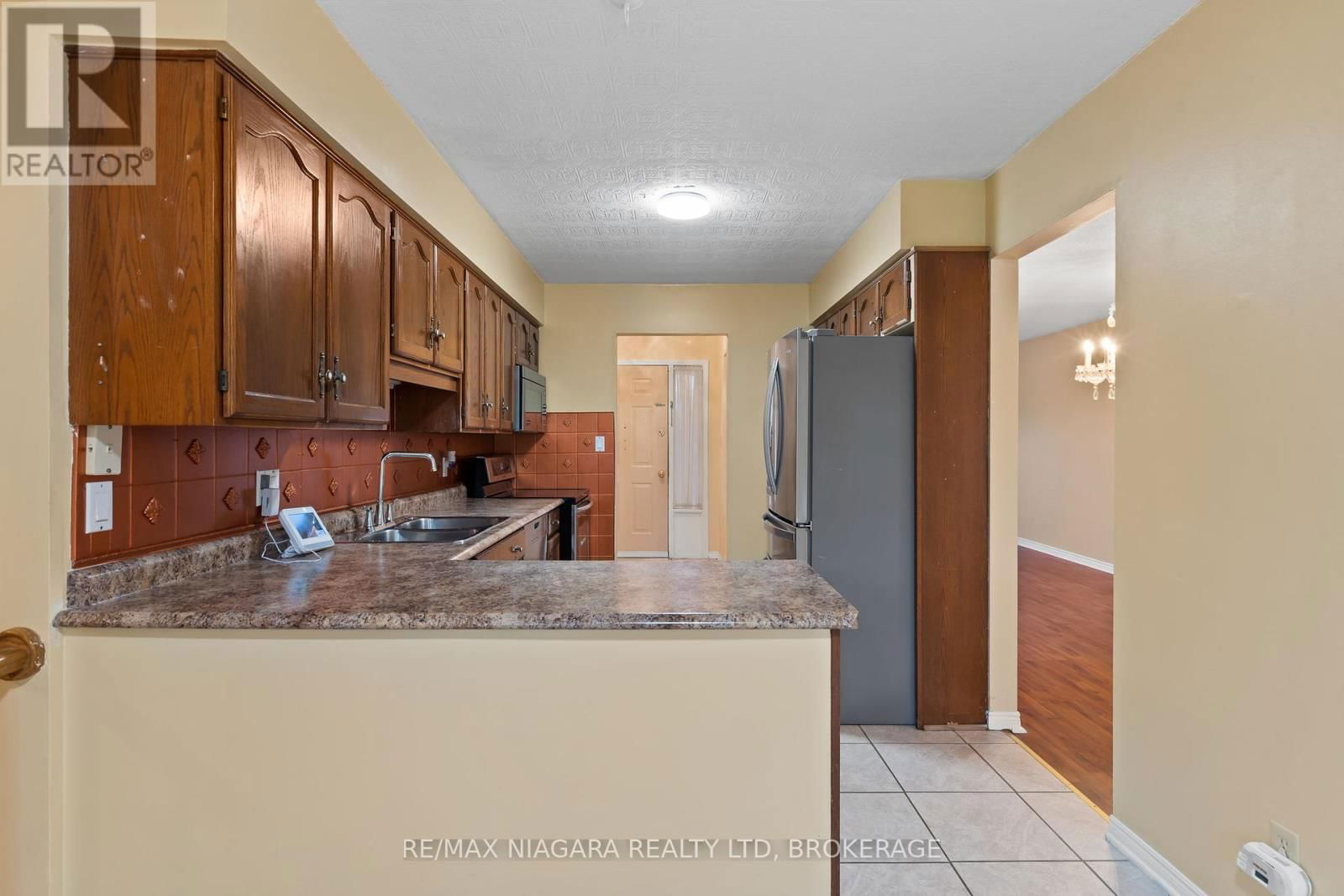 7534 MERRITT AVENUE Image 10