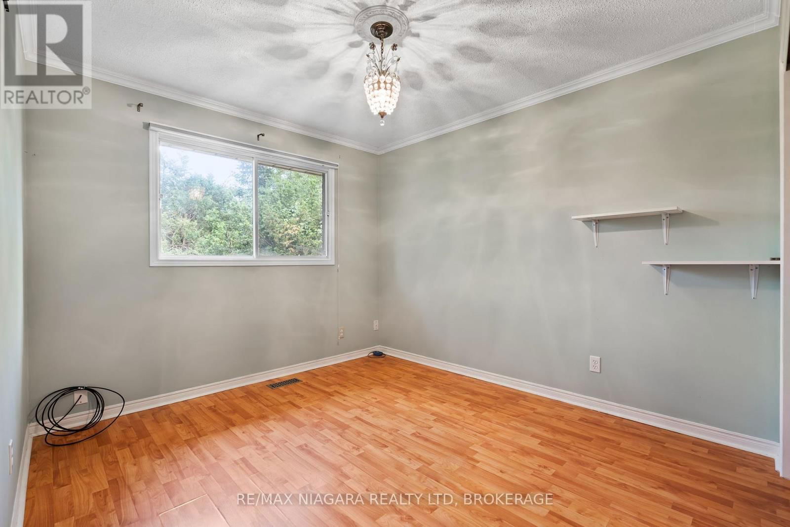 7534 MERRITT AVENUE Image 19