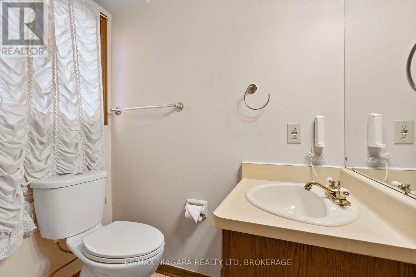 7534 MERRITT AVENUE Image 23