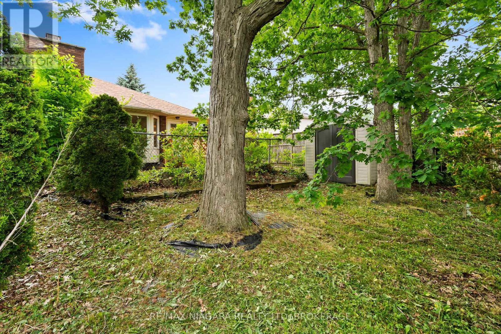 7534 MERRITT AVENUE Image 38