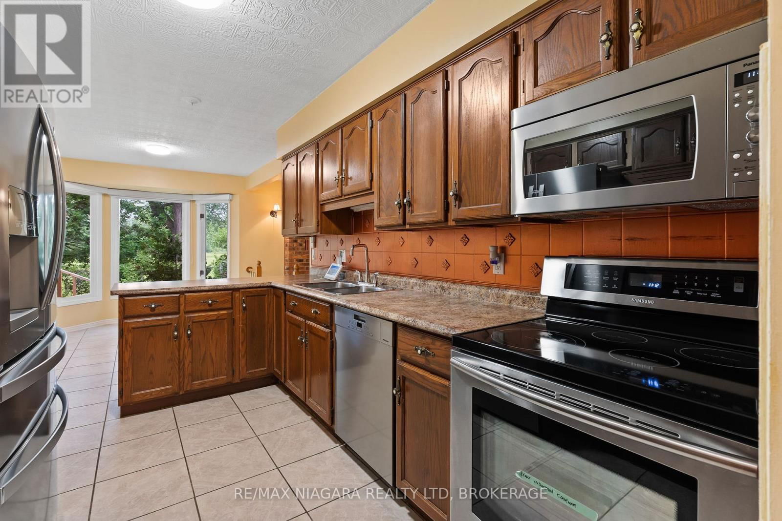7534 MERRITT AVENUE Image 9