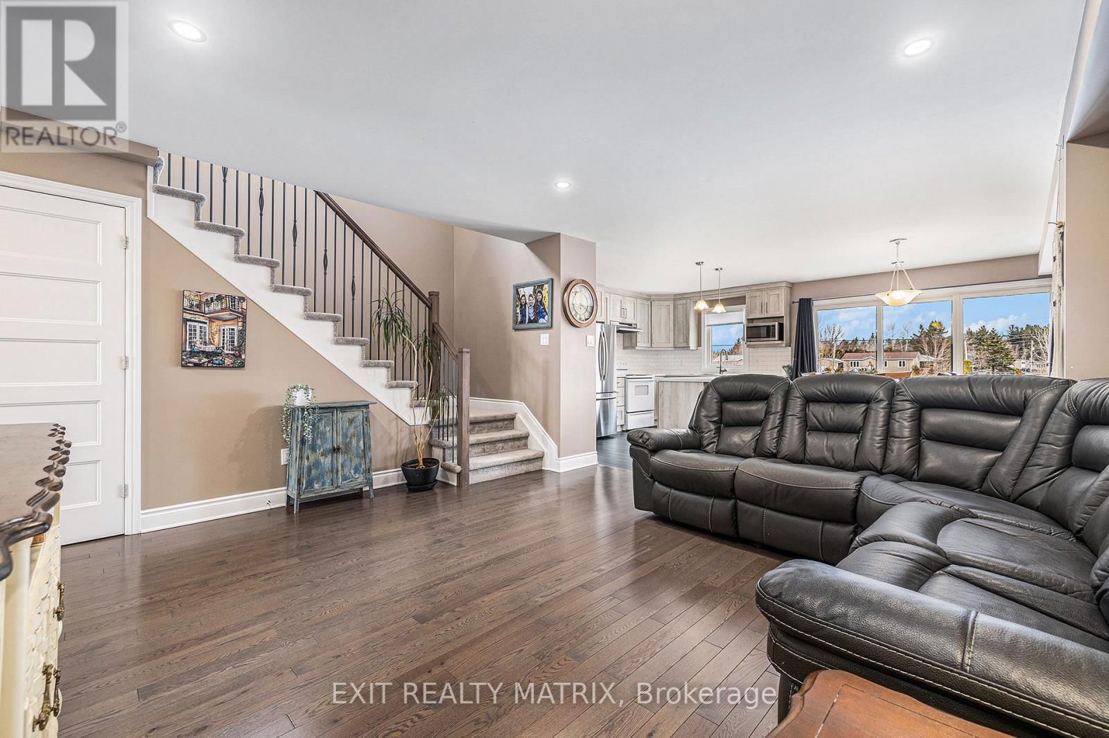 214 ARGILE STREET Image 5