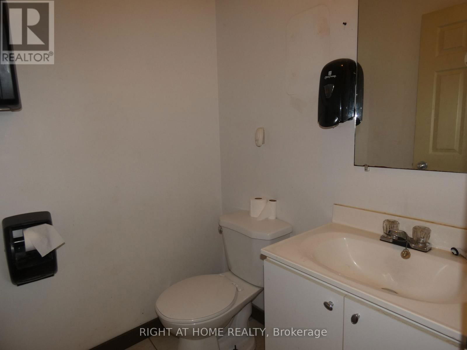 1319 HAMMOND STREET Image 15