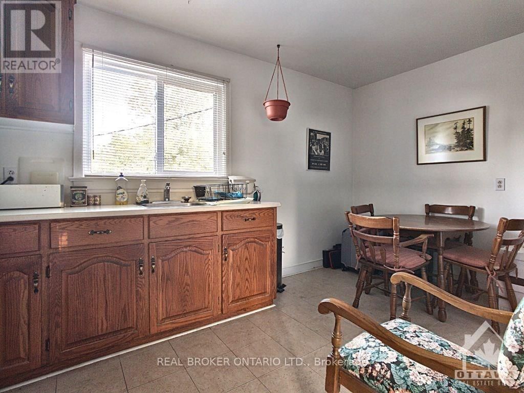 2 - 2429 CARLSEN AVENUE Image 6