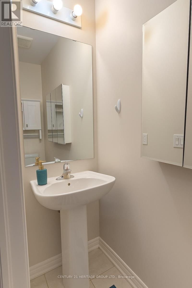 38 SOUTHSHORE CRESCENT Image 13