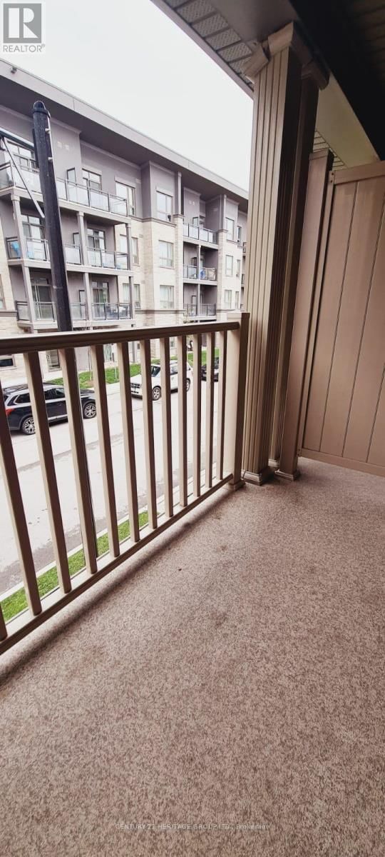 38 SOUTHSHORE CRESCENT Image 14