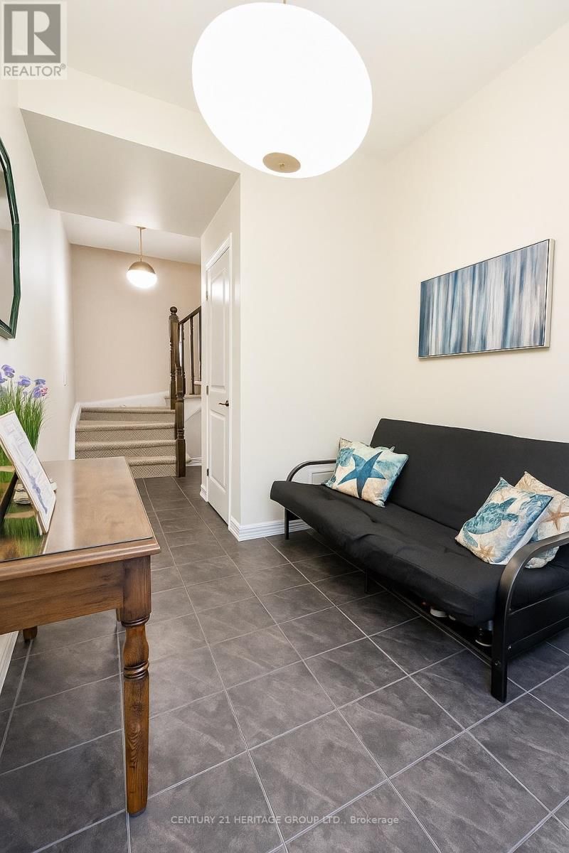 38 SOUTHSHORE CRESCENT Image 3