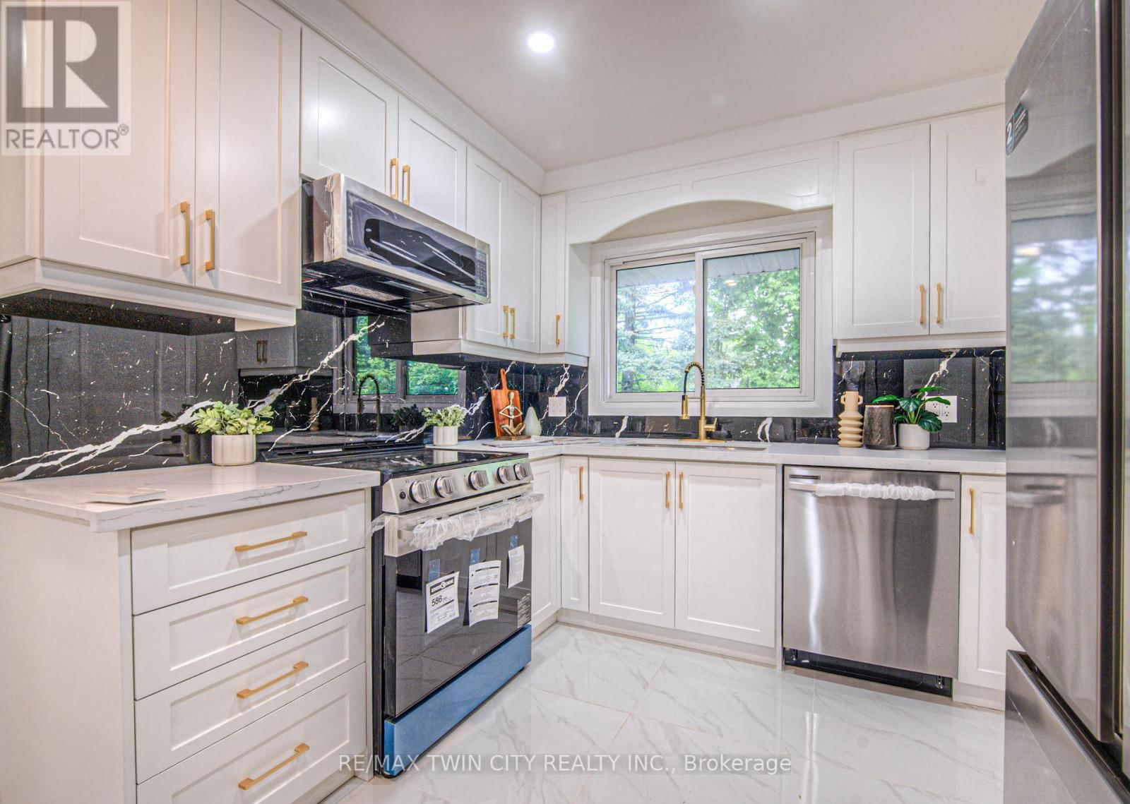 76 RAVINE DRIVE Image 11