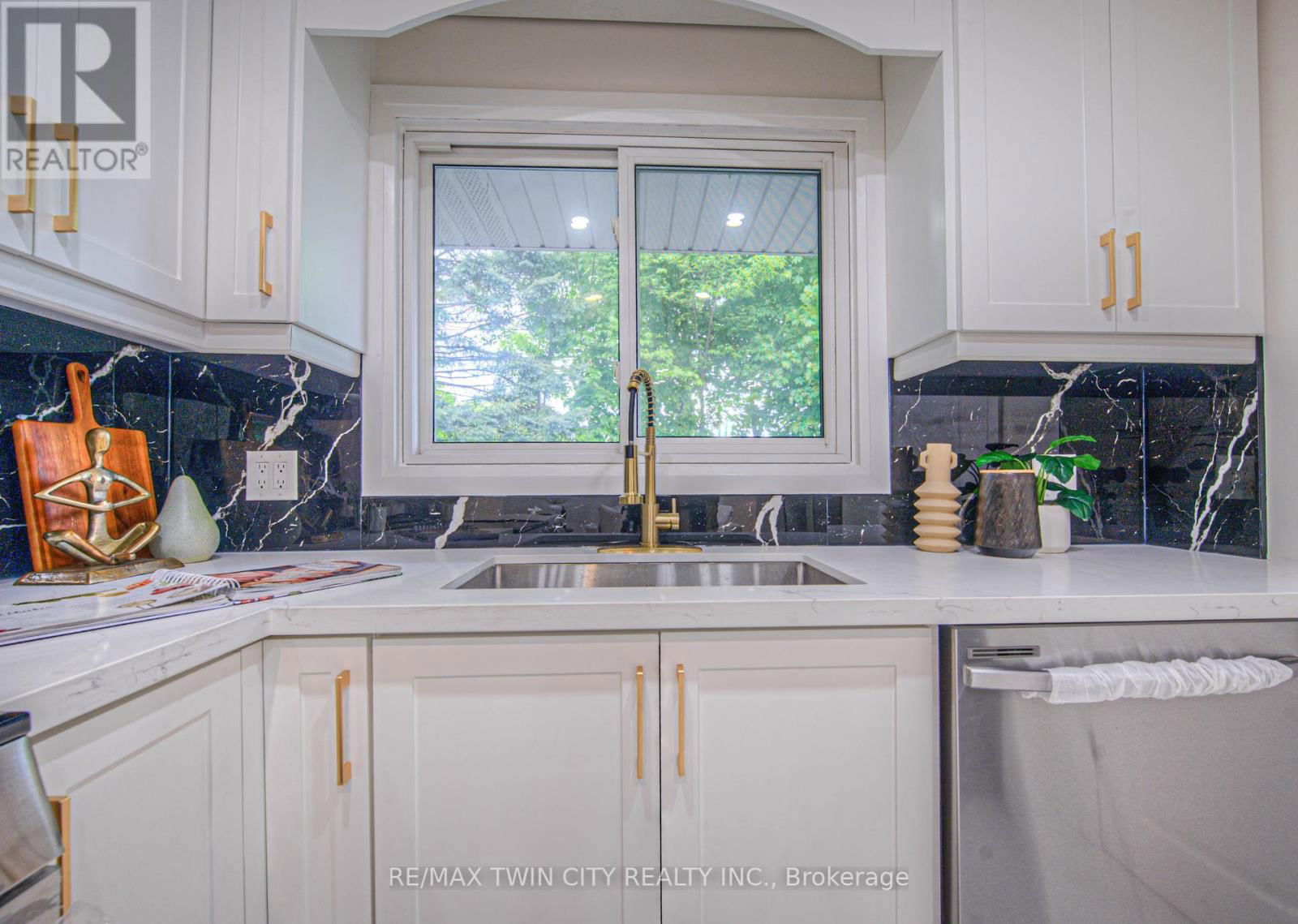 76 RAVINE DRIVE Image 12