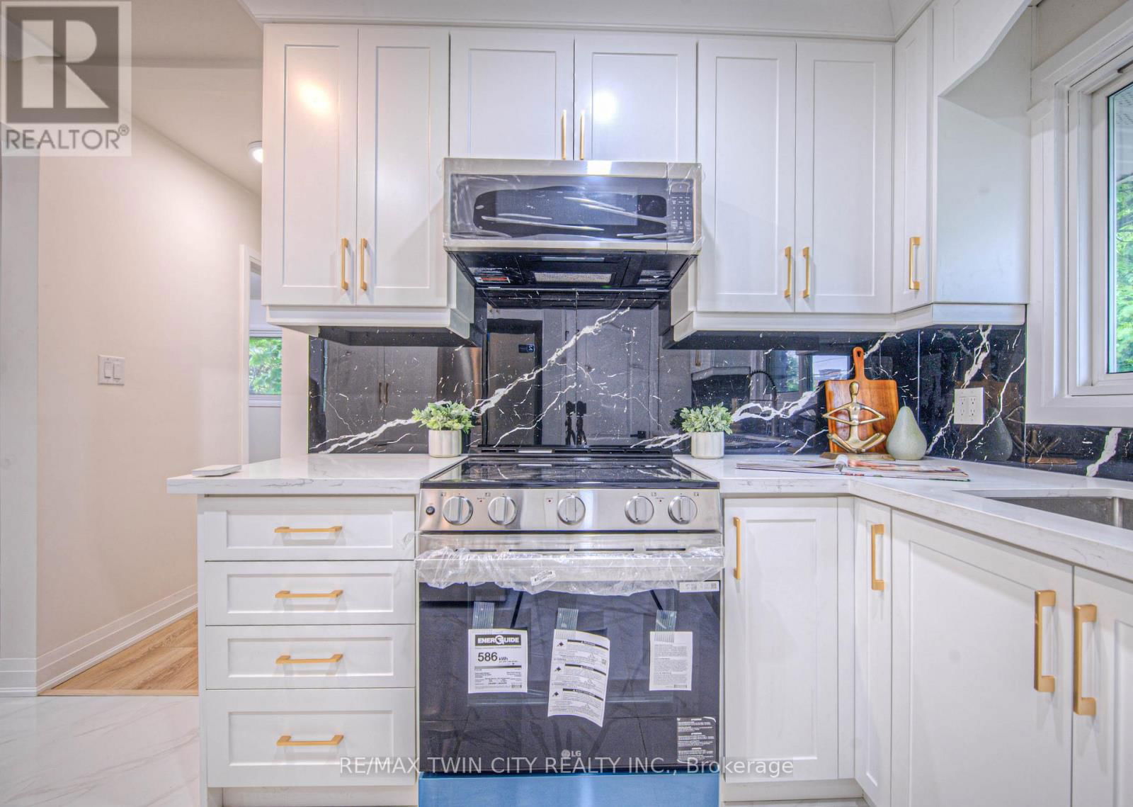 76 RAVINE DRIVE Image 13