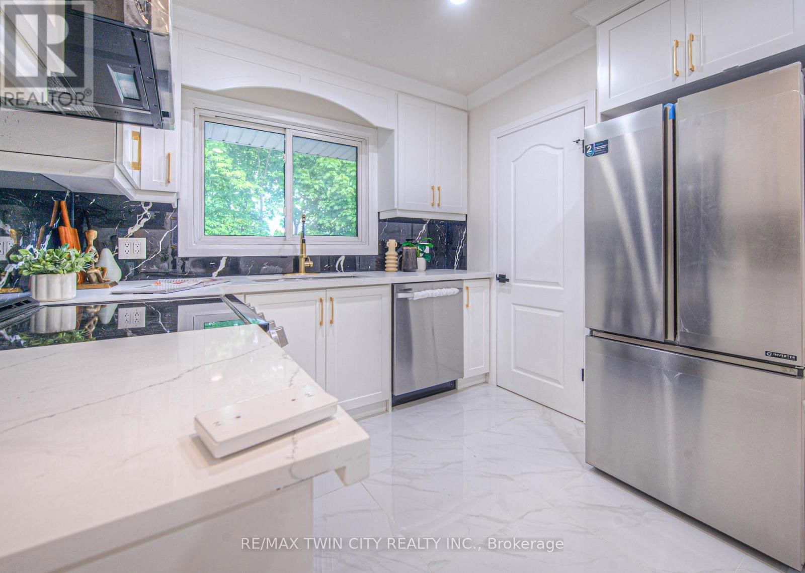 76 RAVINE DRIVE Image 14