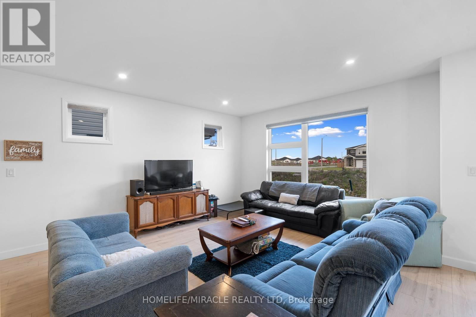 32 WALDEN POND DRIVE Image 10