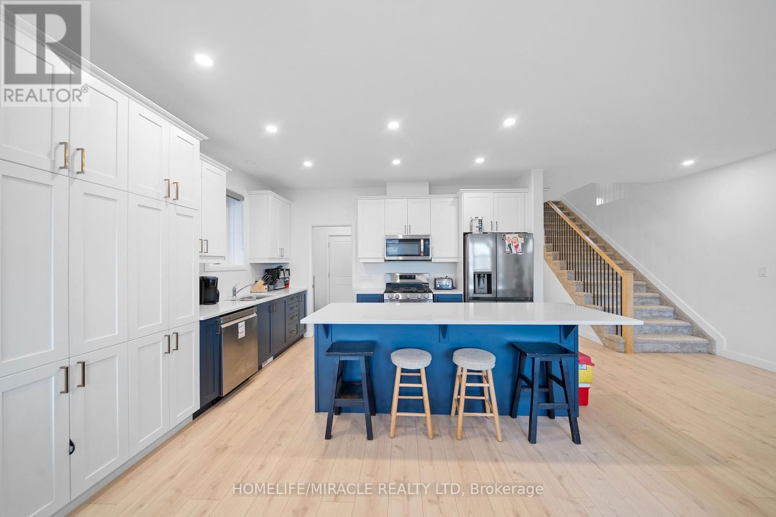 32 WALDEN POND DRIVE Image 13