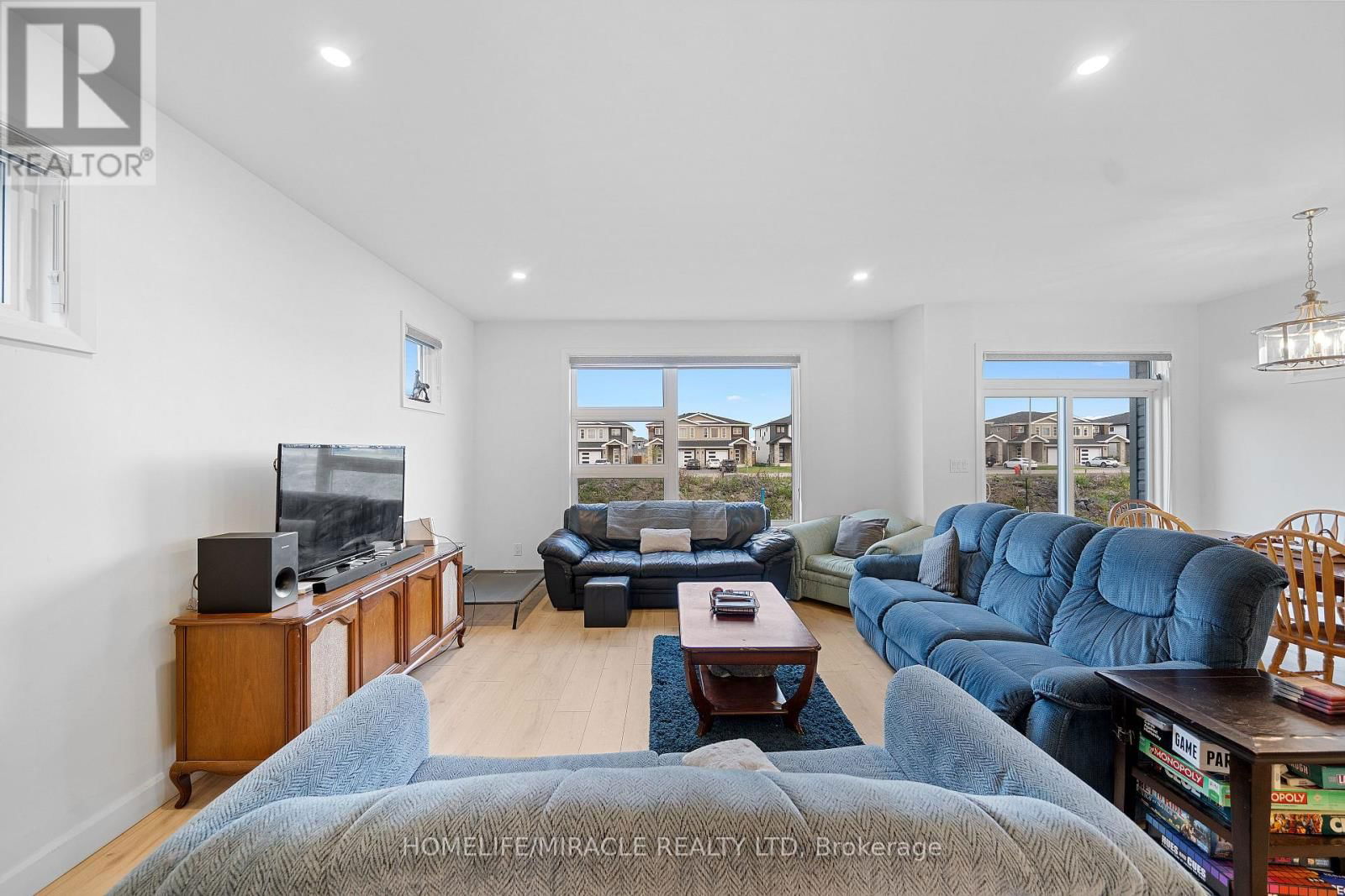32 WALDEN POND DRIVE Image 9