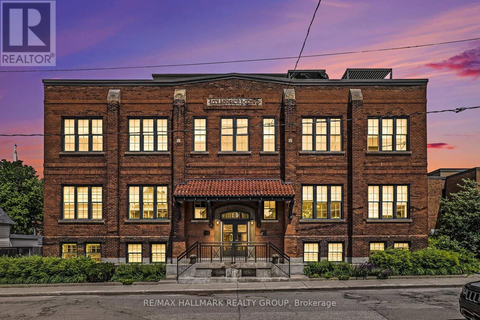 201 - 19 MELROSE AVENUE Image 1