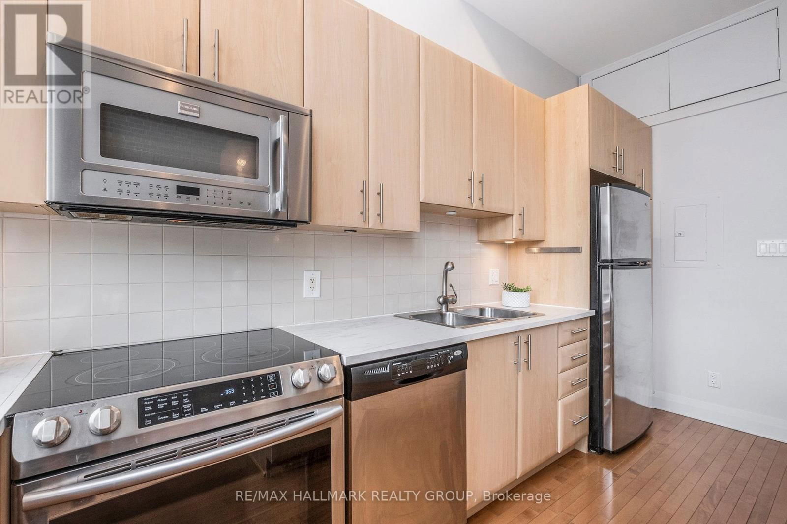 201 - 19 MELROSE AVENUE Image 10