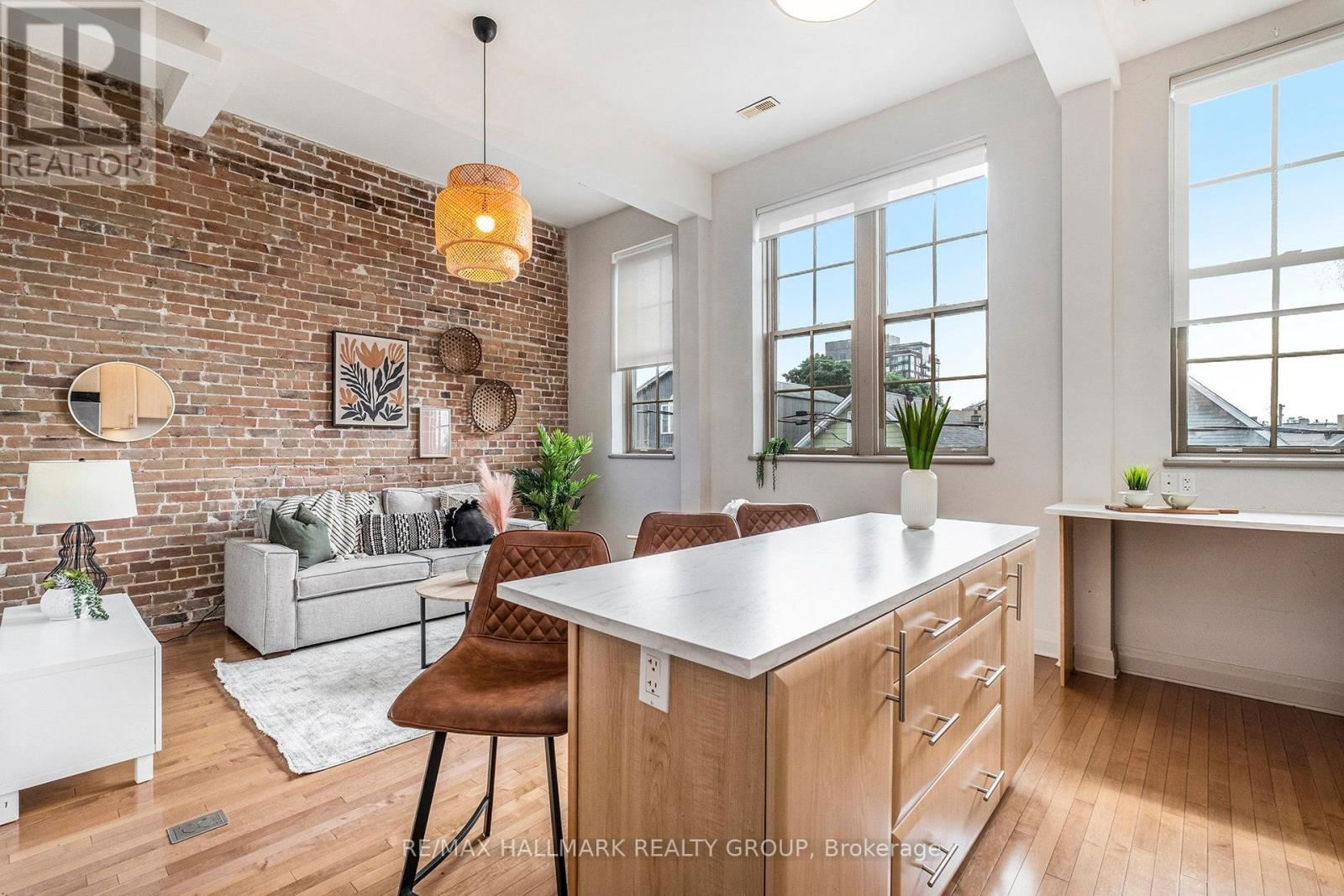 201 - 19 MELROSE AVENUE Image 11