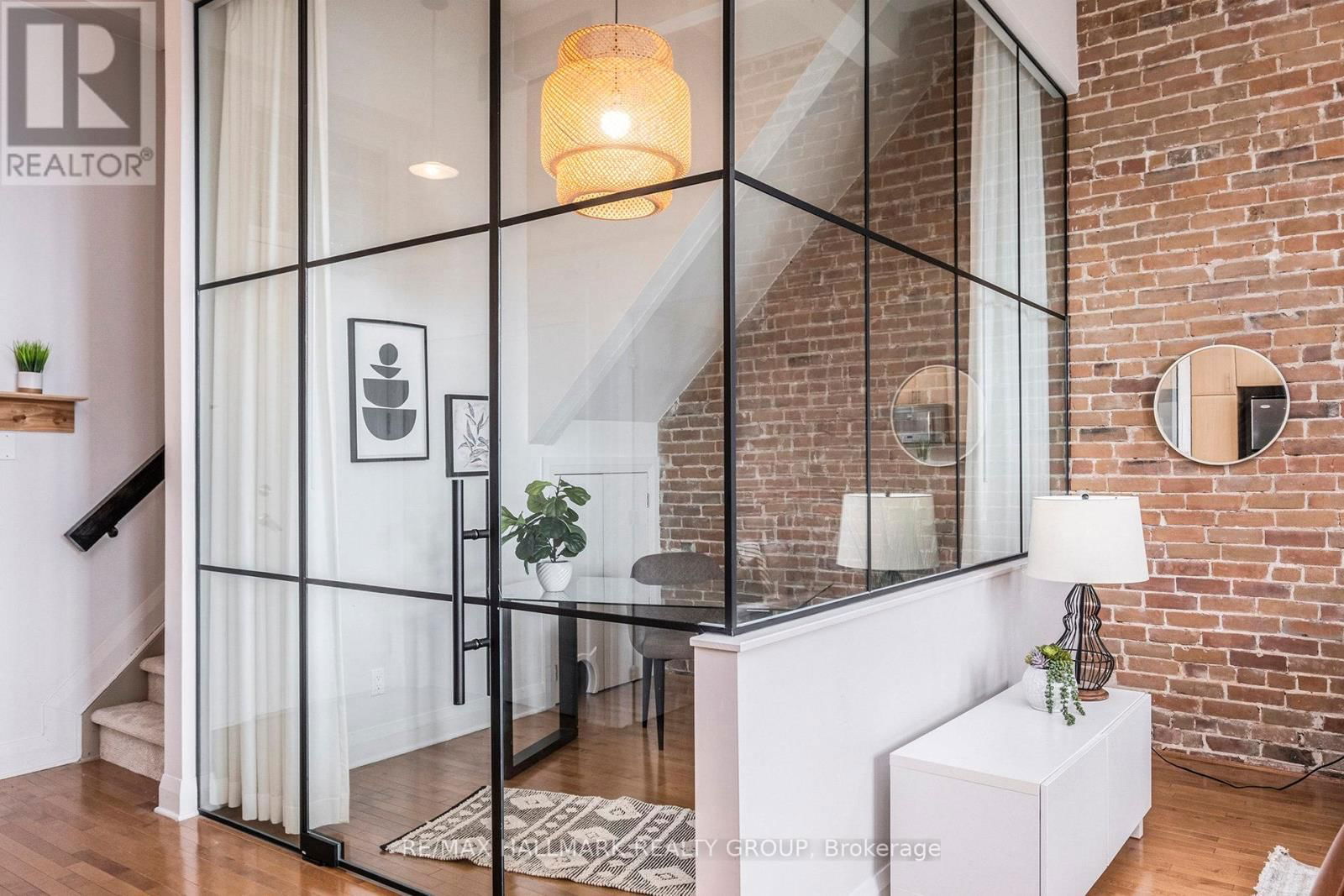 201 - 19 MELROSE AVENUE Image 15