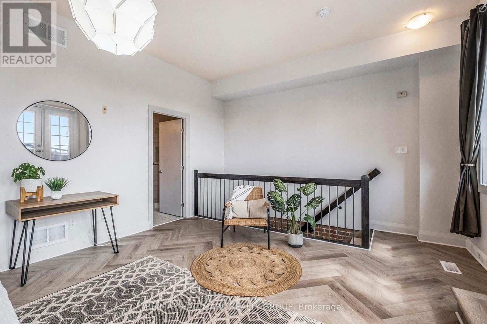 201 - 19 MELROSE AVENUE Image 22