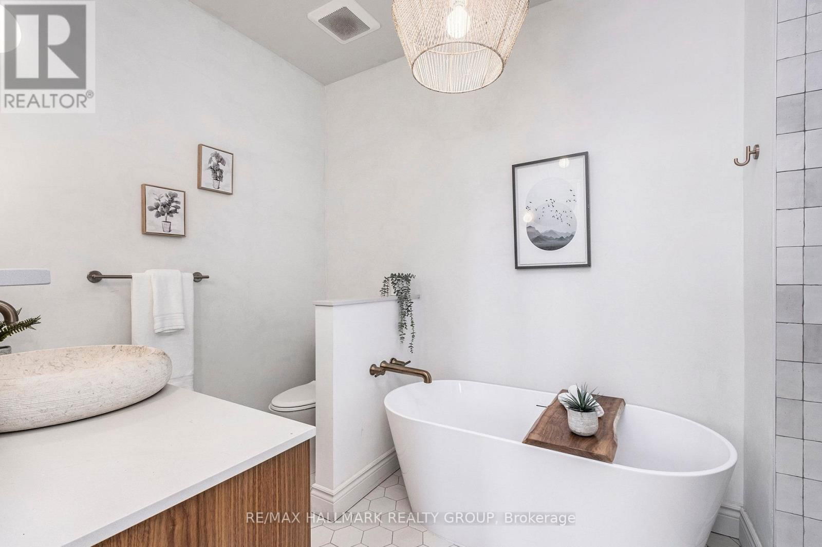 201 - 19 MELROSE AVENUE Image 26