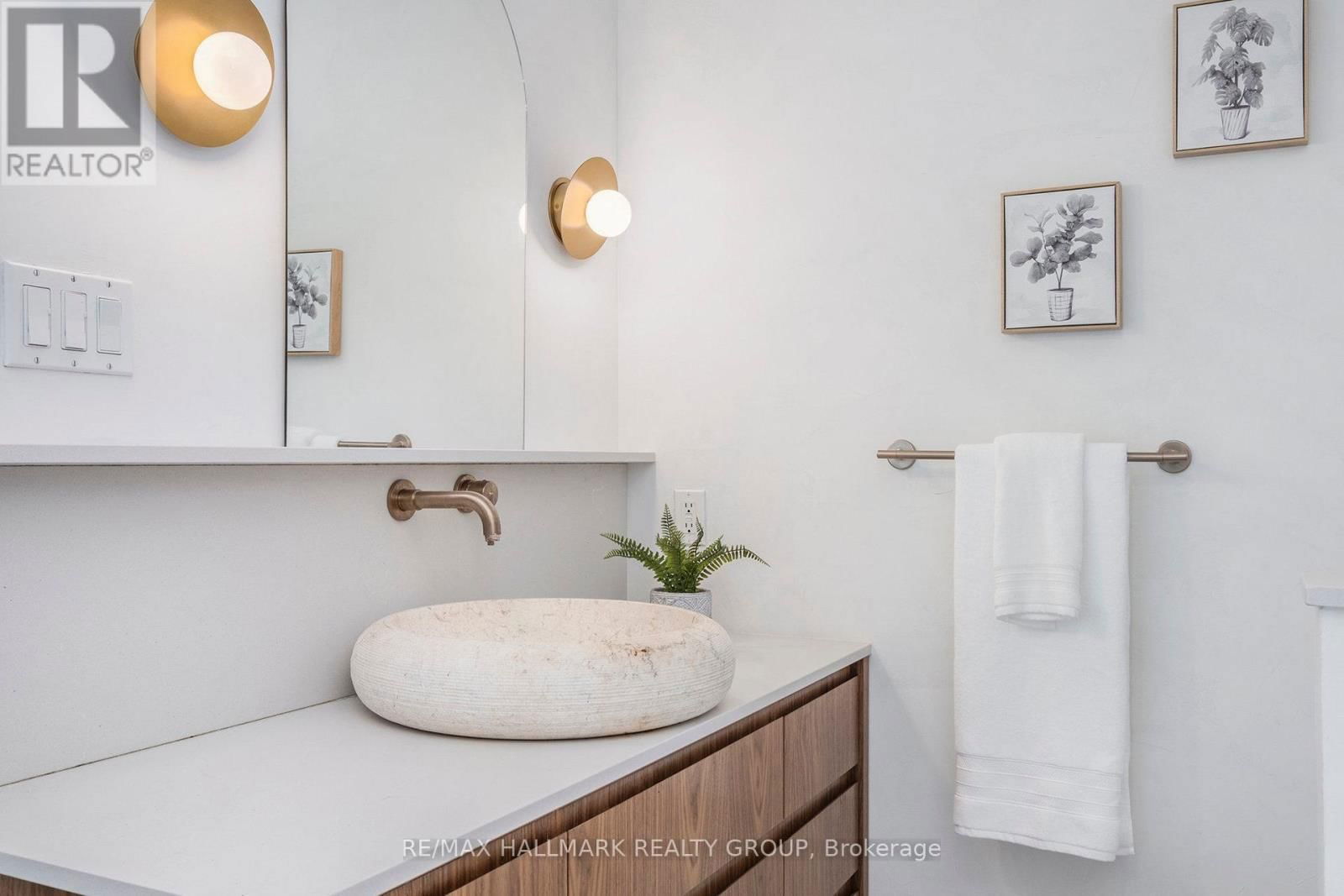 201 - 19 MELROSE AVENUE Image 27